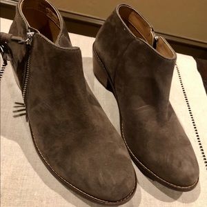 VIONIC Brown suede boots with zipper